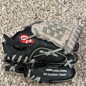 Rawlings Black and Gray Leather Baseball Glove